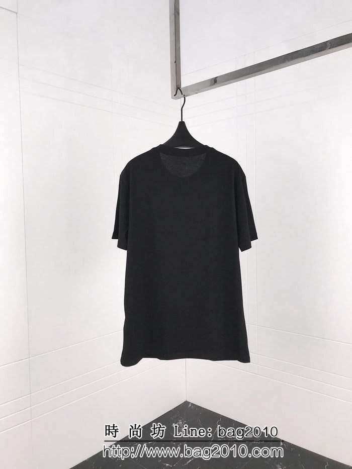 DIOR迪奧 x Kaws19早春聯名款 機械恐龍梅花短袖T-shirt 絲光棉面料 數碼印花工藝 雜誌最新款 ydi2114